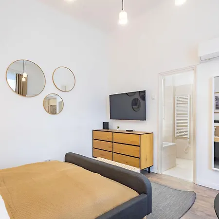 - Stylish - Easy Sleep * Budapeşte